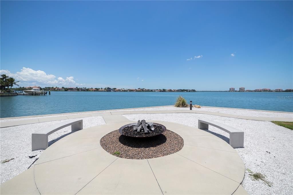 На продажу: $274,900 (2 спален, 2 ванн, 1175 Квадратных фут)