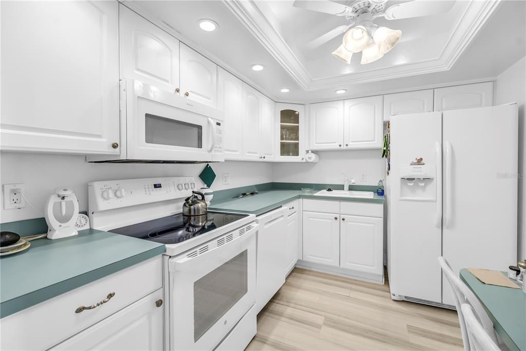 На продажу: $274,900 (2 спален, 2 ванн, 1175 Квадратных фут)