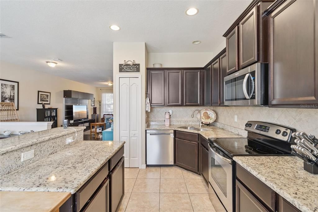 En Venta: $324,000 (3 camas, 2 baños, 2177 Pies cuadrados)