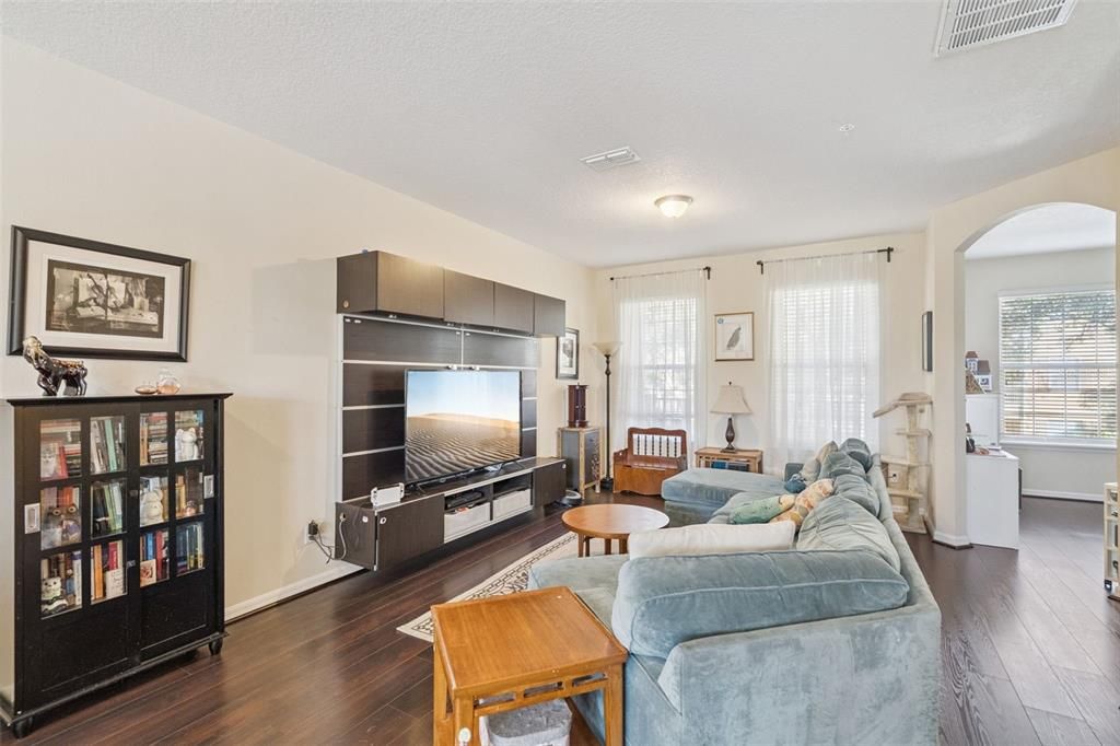 En Venta: $324,000 (3 camas, 2 baños, 2177 Pies cuadrados)