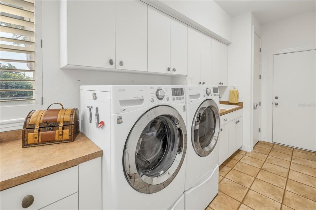 For Sale: $1,849,900 (4 beds, 3 baths, 2906 Square Feet)