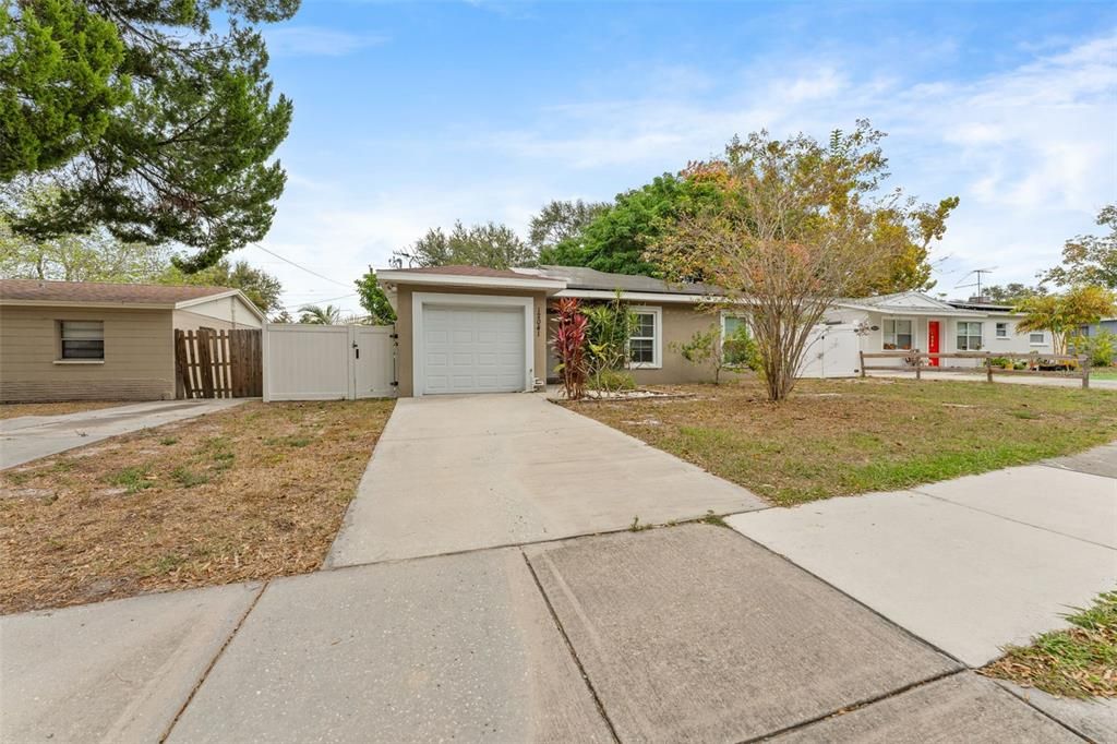 合同活跃: $238,229 (3 贝兹, 2 浴室, 1587 平方英尺)