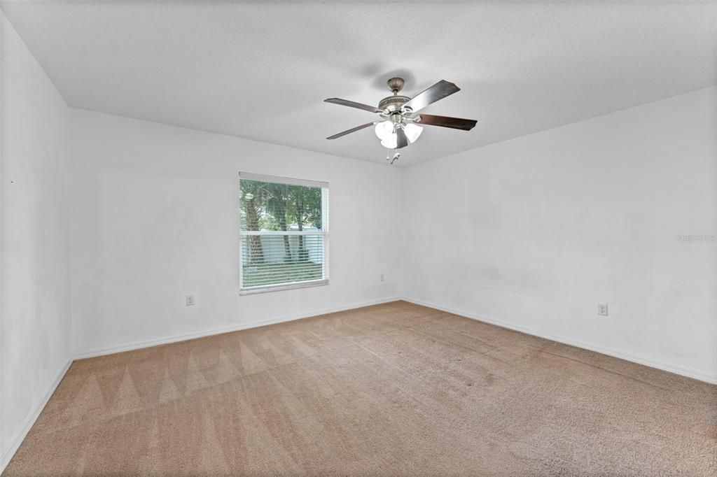 合同活跃: $238,229 (3 贝兹, 2 浴室, 1587 平方英尺)