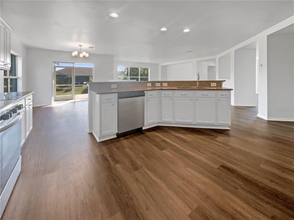 Active With Contract: $367,000 (4 beds, 2 baths, 3521 Square Feet)