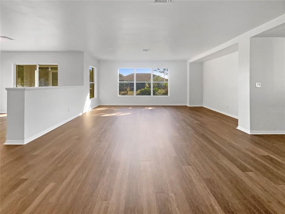 Active With Contract: $367,000 (4 beds, 2 baths, 3521 Square Feet)