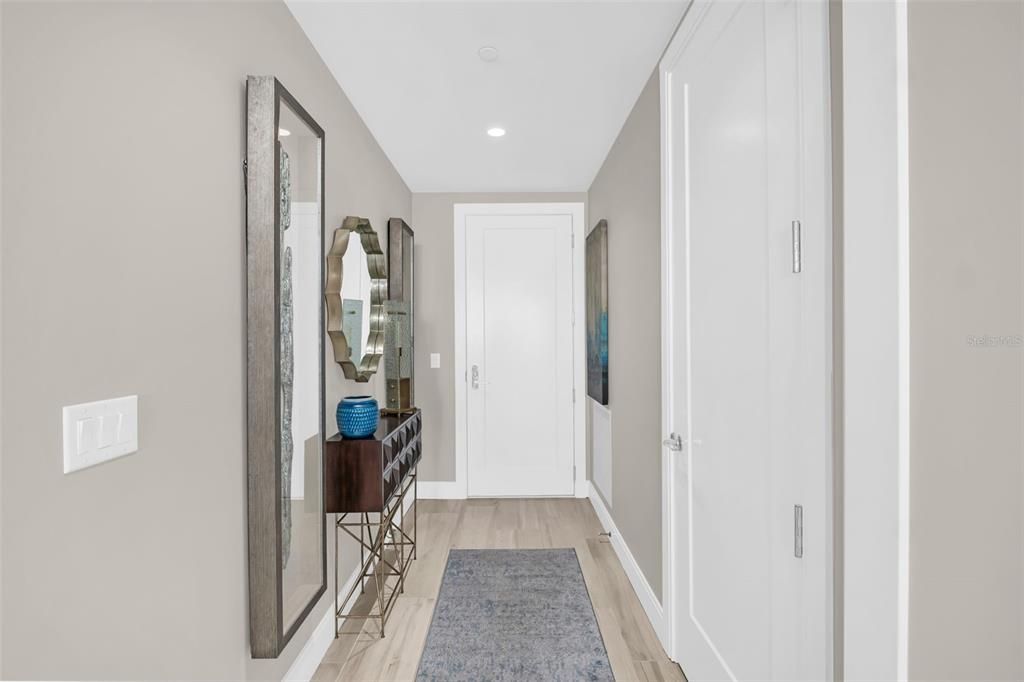 合同活跃: $1,249,000 (2 贝兹, 2 浴室, 1402 平方英尺)