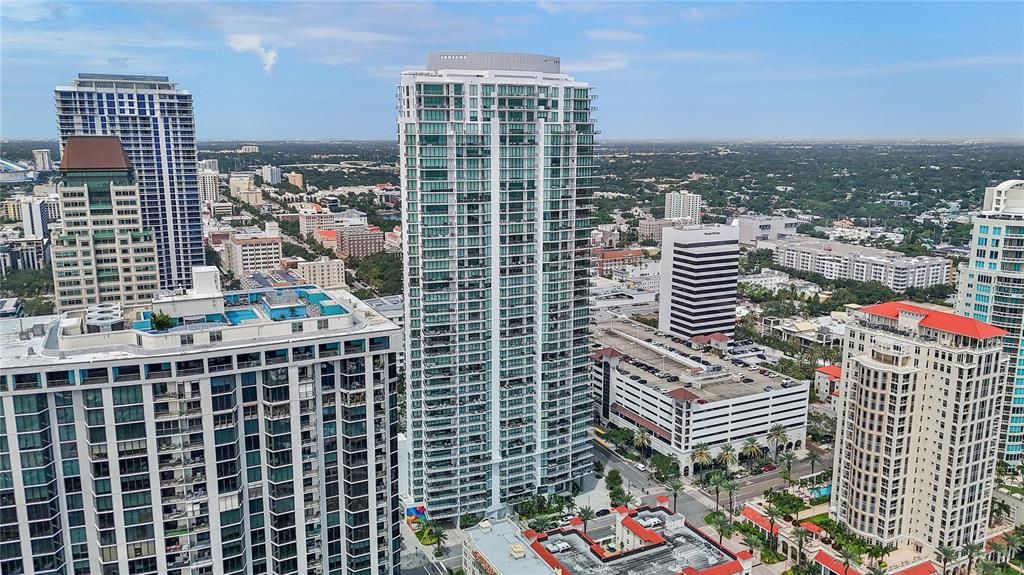 合同活跃: $1,249,000 (2 贝兹, 2 浴室, 1402 平方英尺)