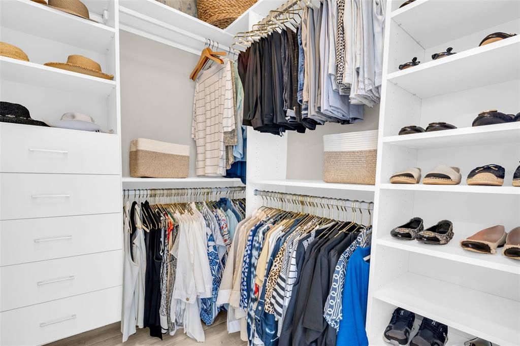 合同活跃: $1,249,000 (2 贝兹, 2 浴室, 1402 平方英尺)