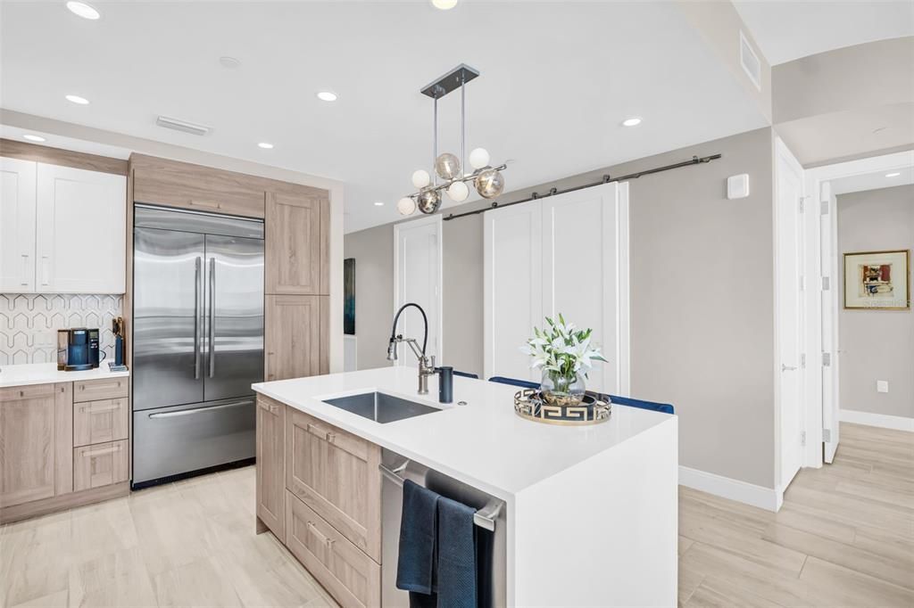 合同活跃: $1,249,000 (2 贝兹, 2 浴室, 1402 平方英尺)