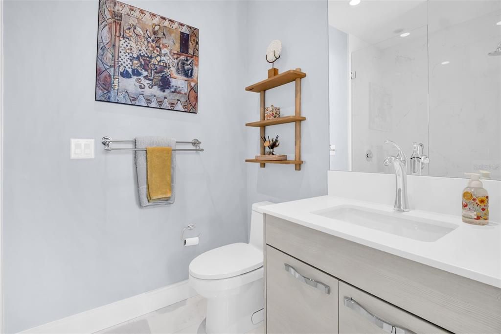 合同活跃: $1,249,000 (2 贝兹, 2 浴室, 1402 平方英尺)