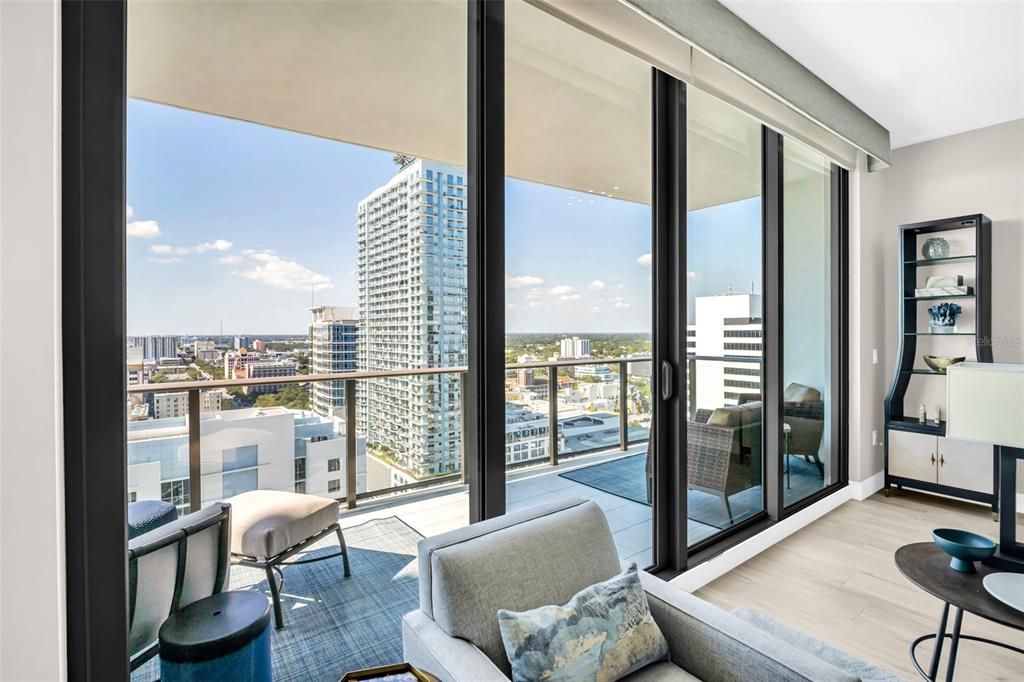 合同活跃: $1,249,000 (2 贝兹, 2 浴室, 1402 平方英尺)