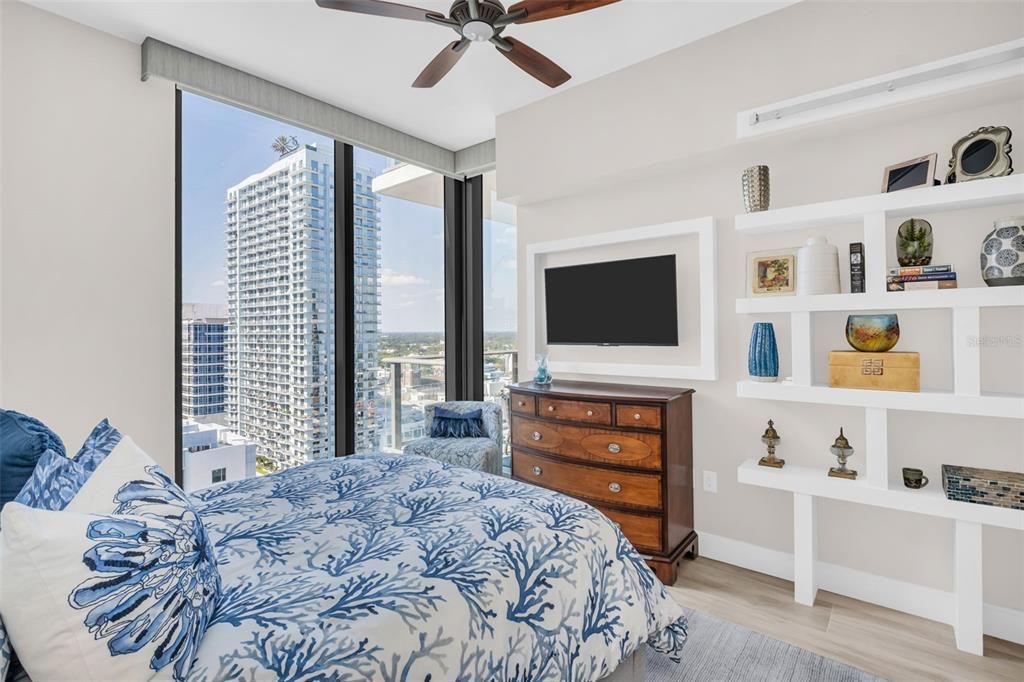 合同活跃: $1,249,000 (2 贝兹, 2 浴室, 1402 平方英尺)