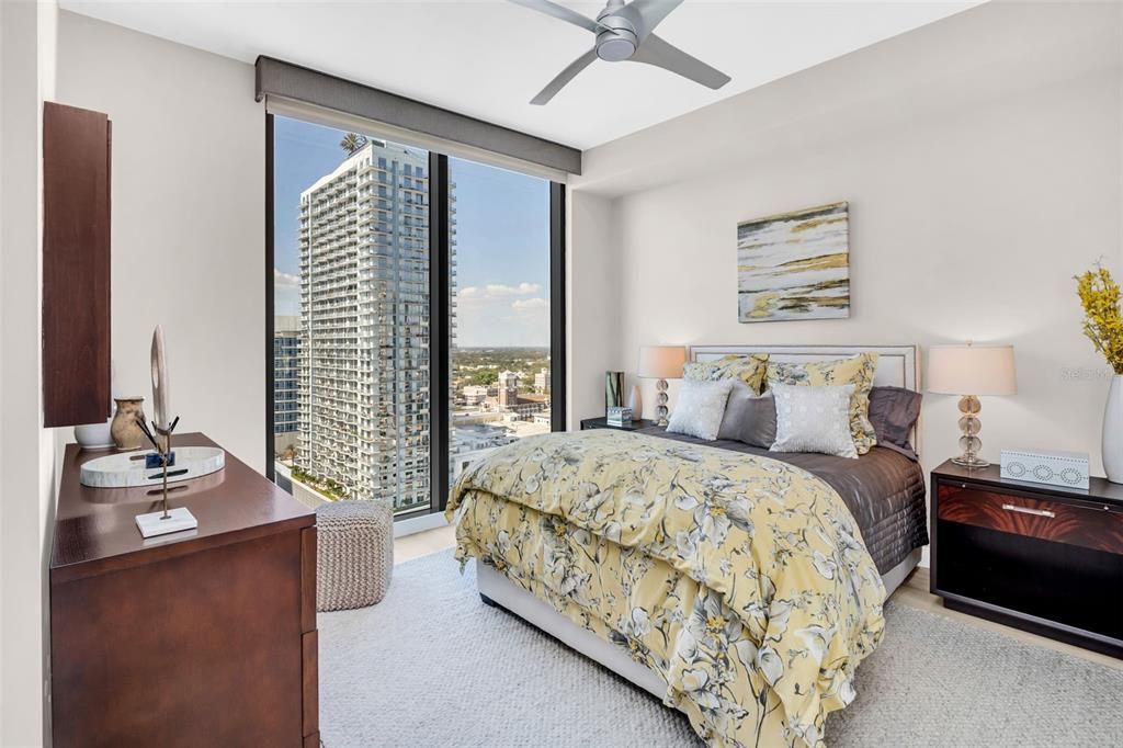 合同活跃: $1,249,000 (2 贝兹, 2 浴室, 1402 平方英尺)