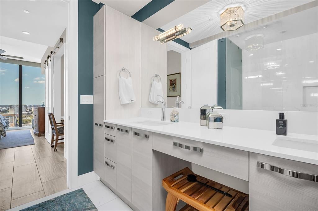 合同活跃: $1,249,000 (2 贝兹, 2 浴室, 1402 平方英尺)