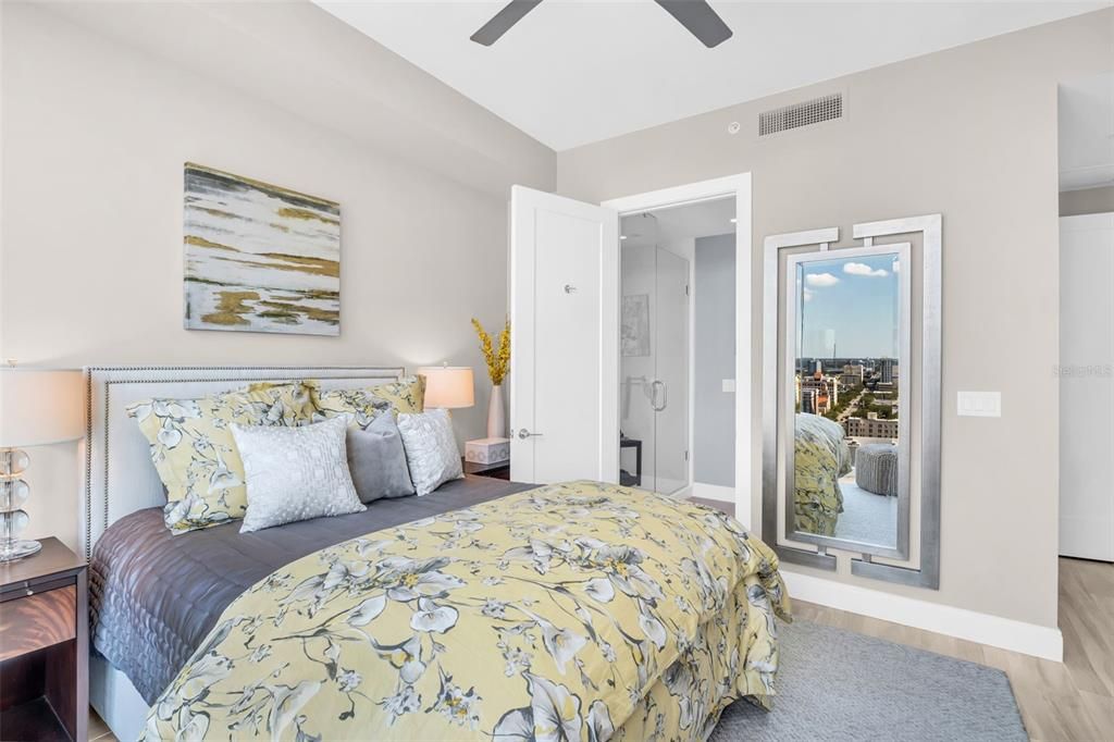 合同活跃: $1,249,000 (2 贝兹, 2 浴室, 1402 平方英尺)