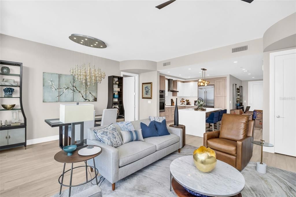 合同活跃: $1,249,000 (2 贝兹, 2 浴室, 1402 平方英尺)