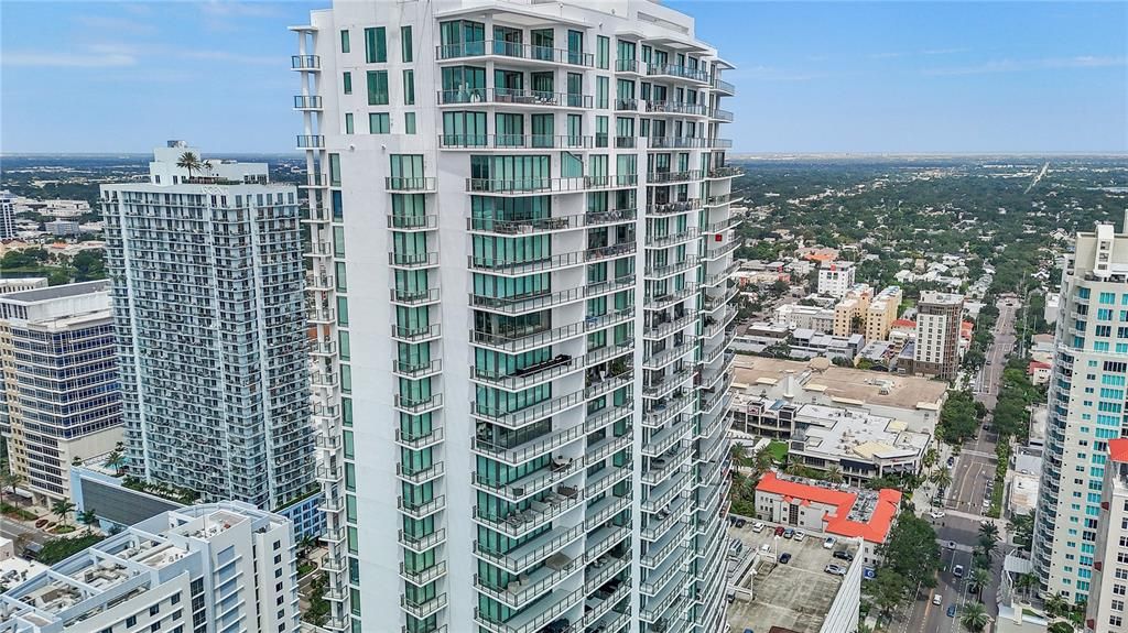 合同活跃: $1,249,000 (2 贝兹, 2 浴室, 1402 平方英尺)