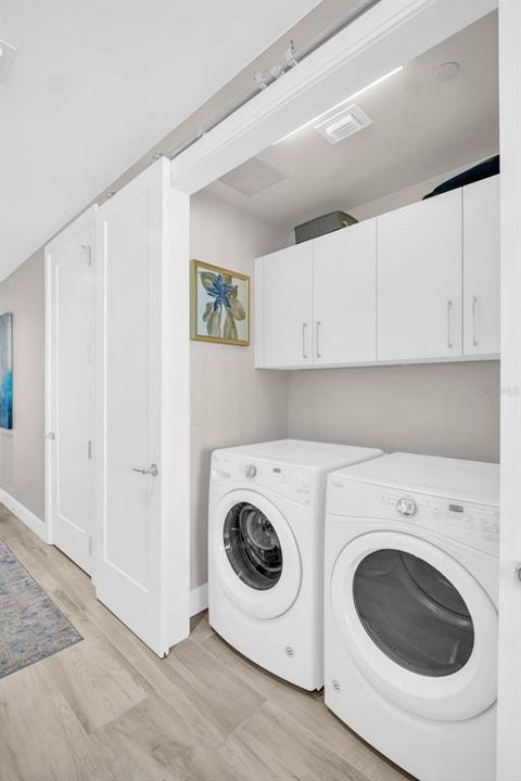 合同活跃: $1,249,000 (2 贝兹, 2 浴室, 1402 平方英尺)