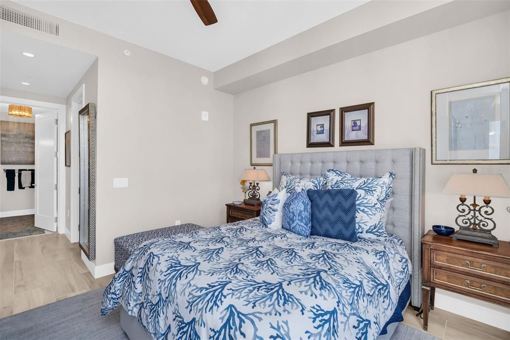 合同活跃: $1,249,000 (2 贝兹, 2 浴室, 1402 平方英尺)