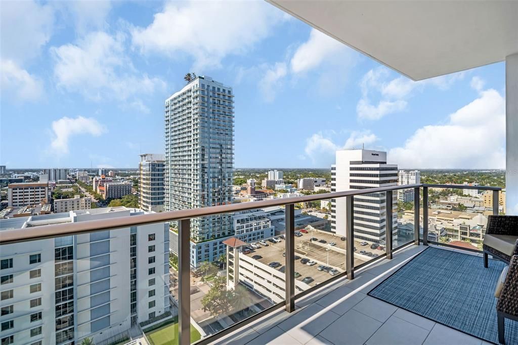 合同活跃: $1,249,000 (2 贝兹, 2 浴室, 1402 平方英尺)