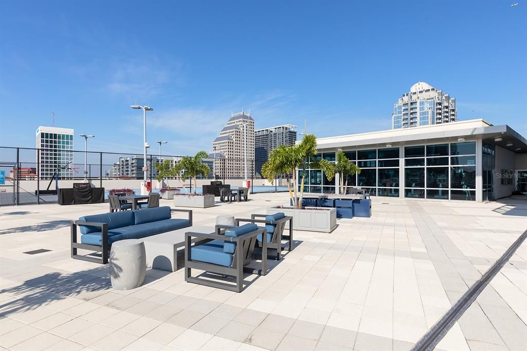 For Sale: $425,900 (2 beds, 2 baths, 1138 Square Feet)