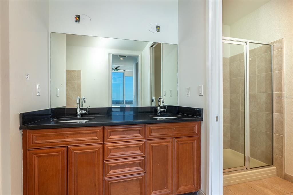 For Sale: $425,900 (2 beds, 2 baths, 1138 Square Feet)