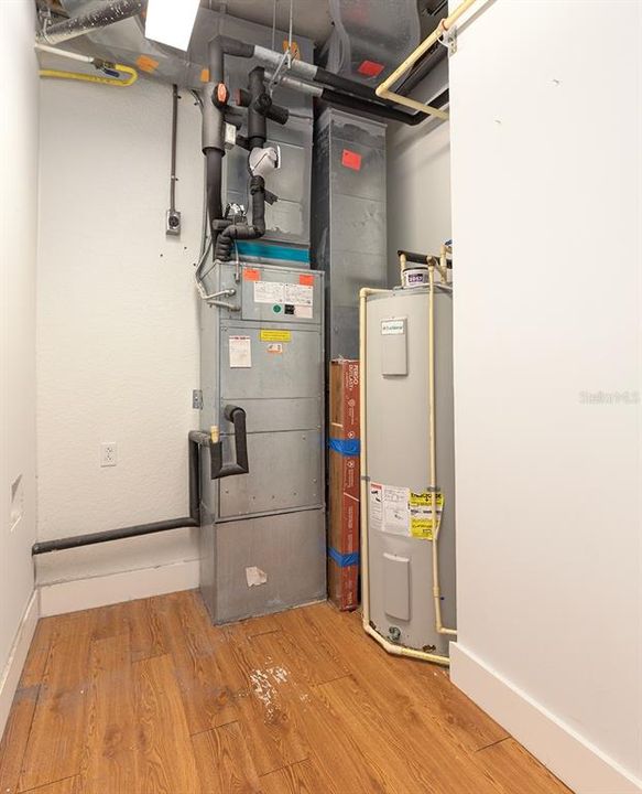 For Sale: $425,900 (2 beds, 2 baths, 1138 Square Feet)