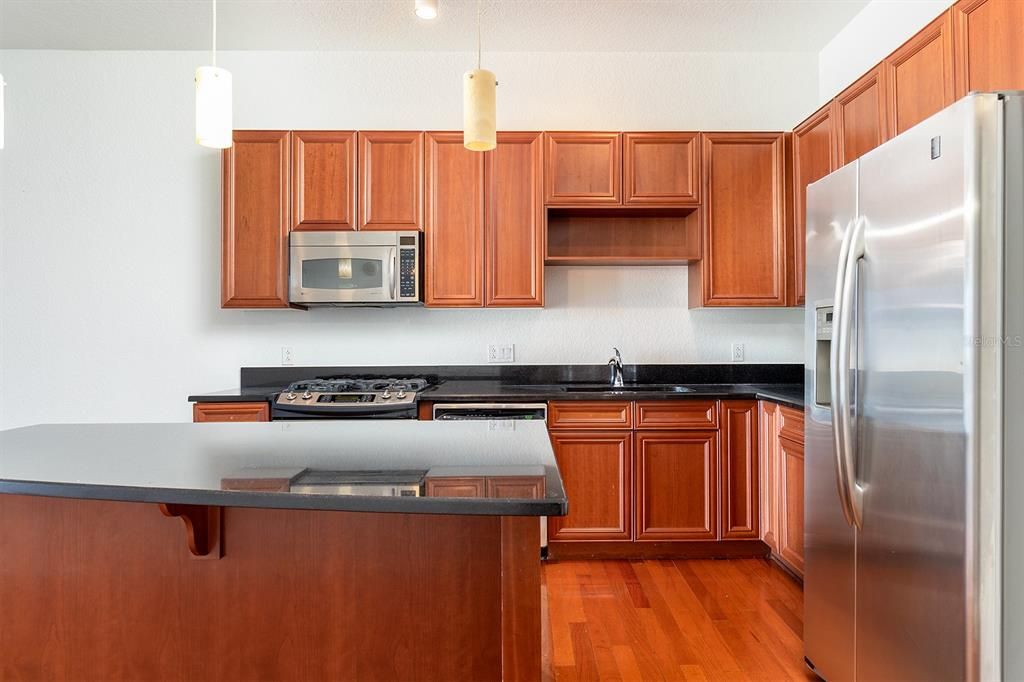 For Sale: $425,900 (2 beds, 2 baths, 1138 Square Feet)