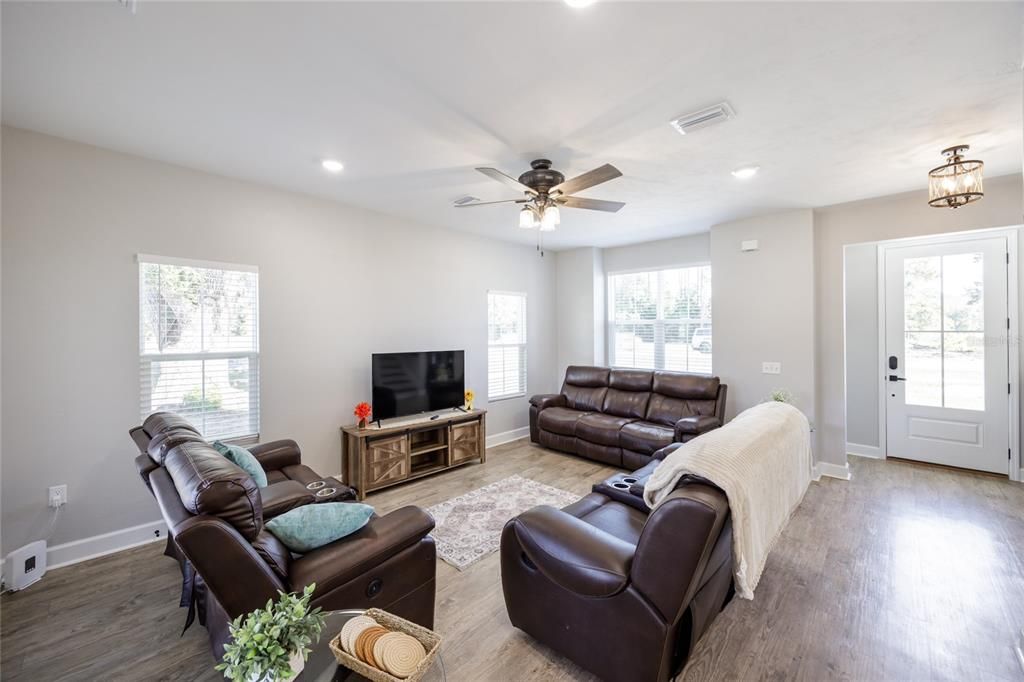 En Venta: $294,900 (3 camas, 2 baños, 1452 Pies cuadrados)