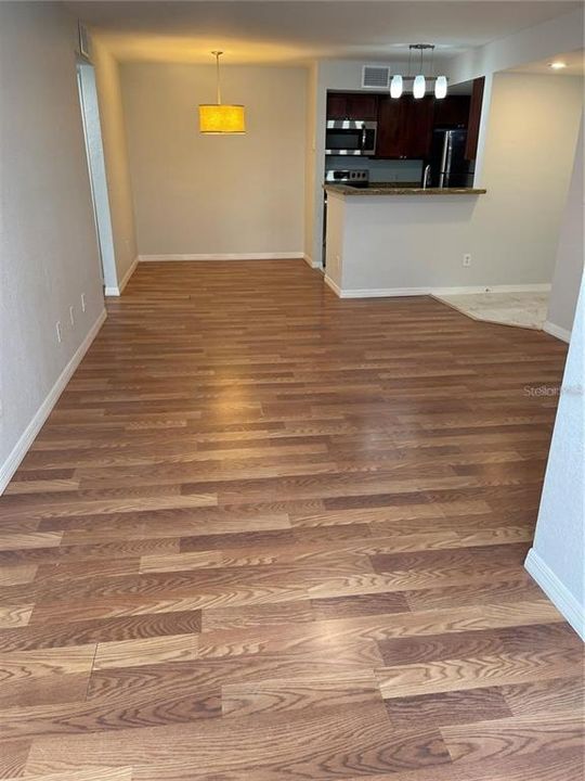 合同活跃: $1,250 (1 贝兹, 1 浴室, 711 平方英尺)