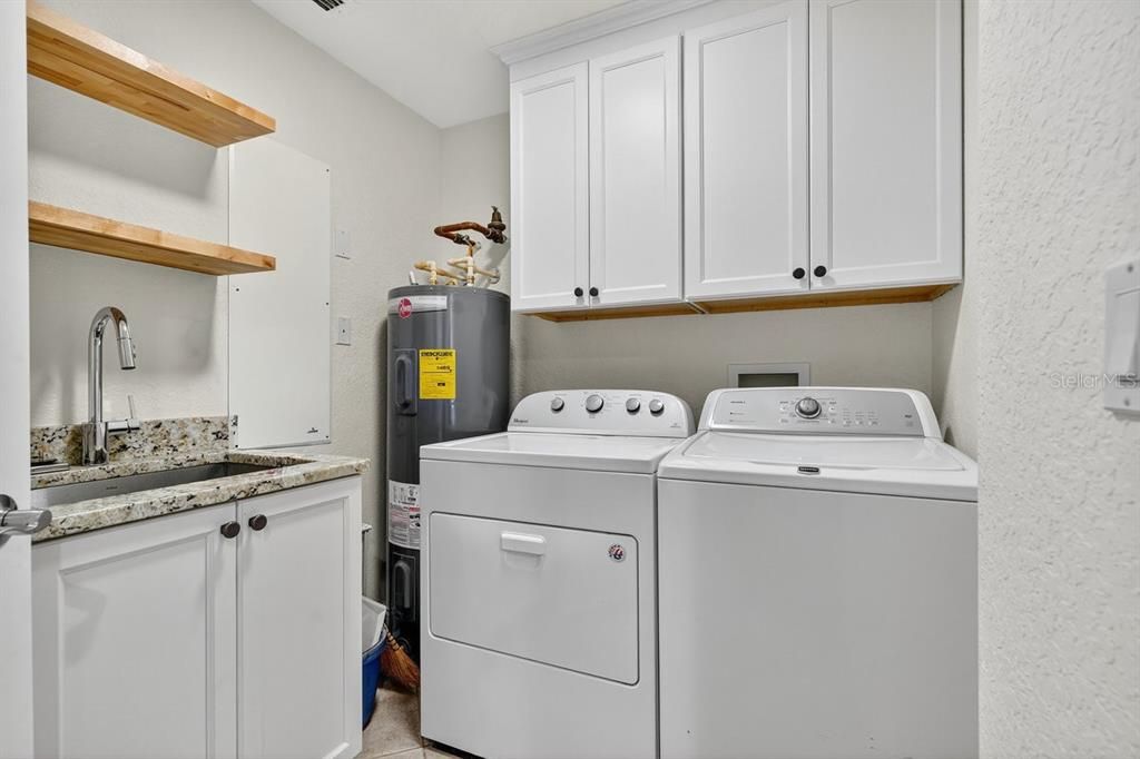 En Venta: $1,595,000 (4 camas, 3 baños, 2620 Pies cuadrados)