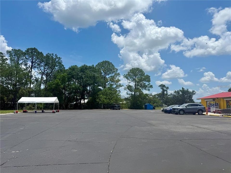 На продажу: $1,400,000 (1.71 acres)