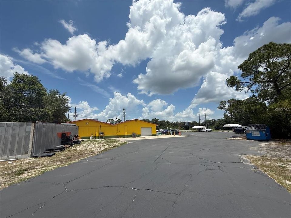 На продажу: $1,400,000 (1.71 acres)