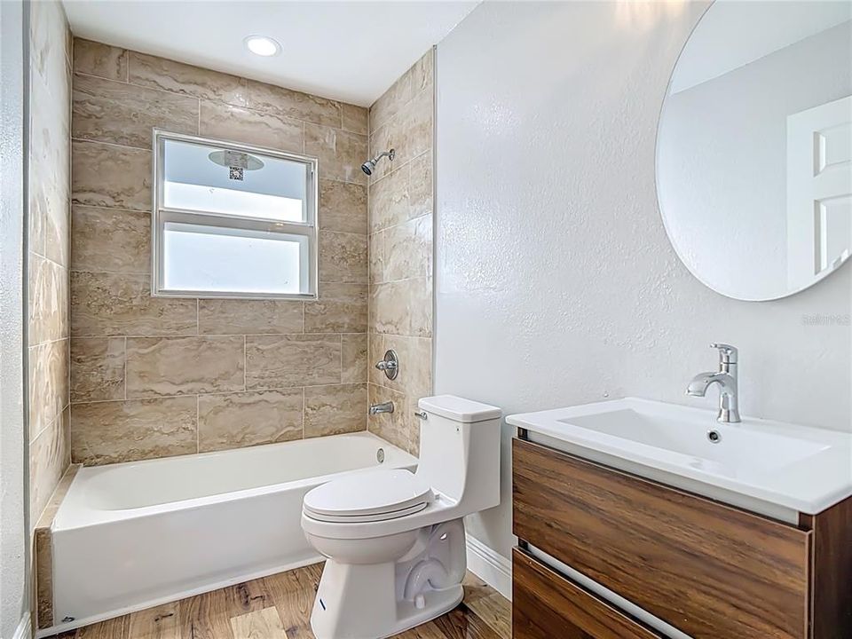 Activo con contrato: $215,000 (3 camas, 2 baños, 1190 Pies cuadrados)