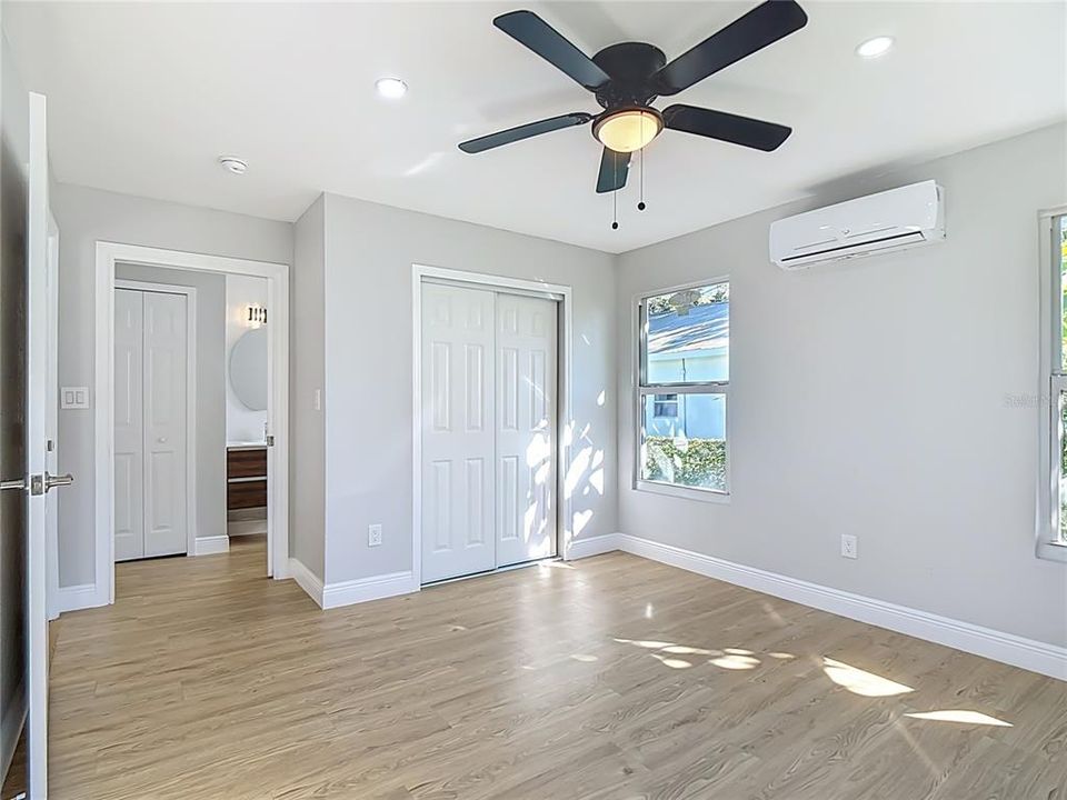 Activo con contrato: $215,000 (3 camas, 2 baños, 1190 Pies cuadrados)