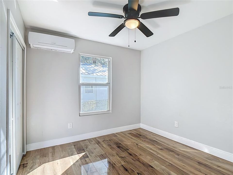 Activo con contrato: $215,000 (3 camas, 2 baños, 1190 Pies cuadrados)