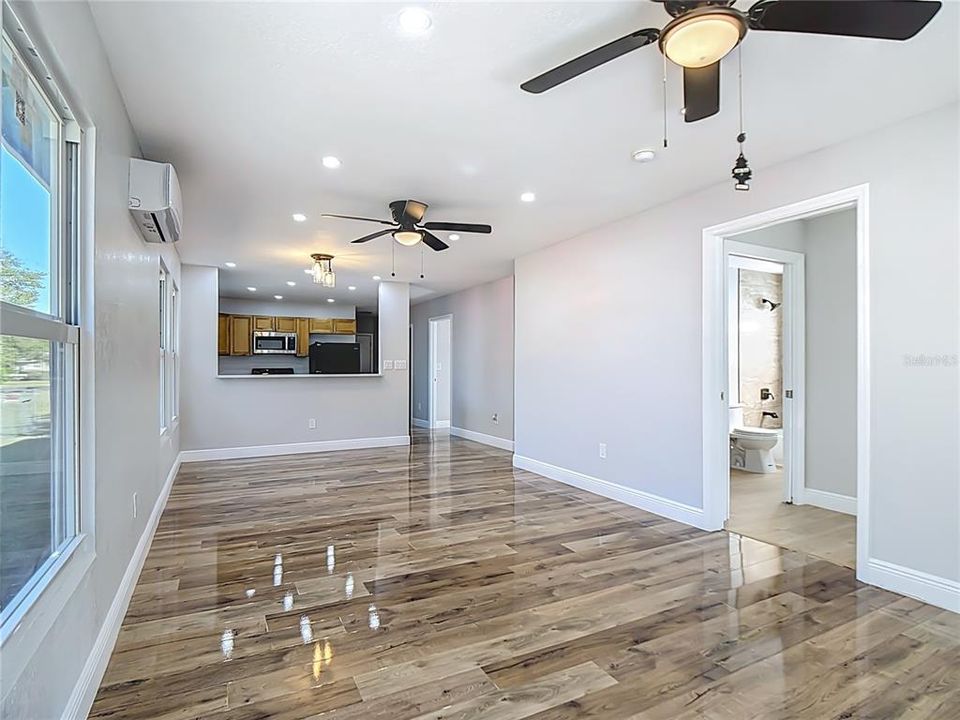 Activo con contrato: $215,000 (3 camas, 2 baños, 1190 Pies cuadrados)