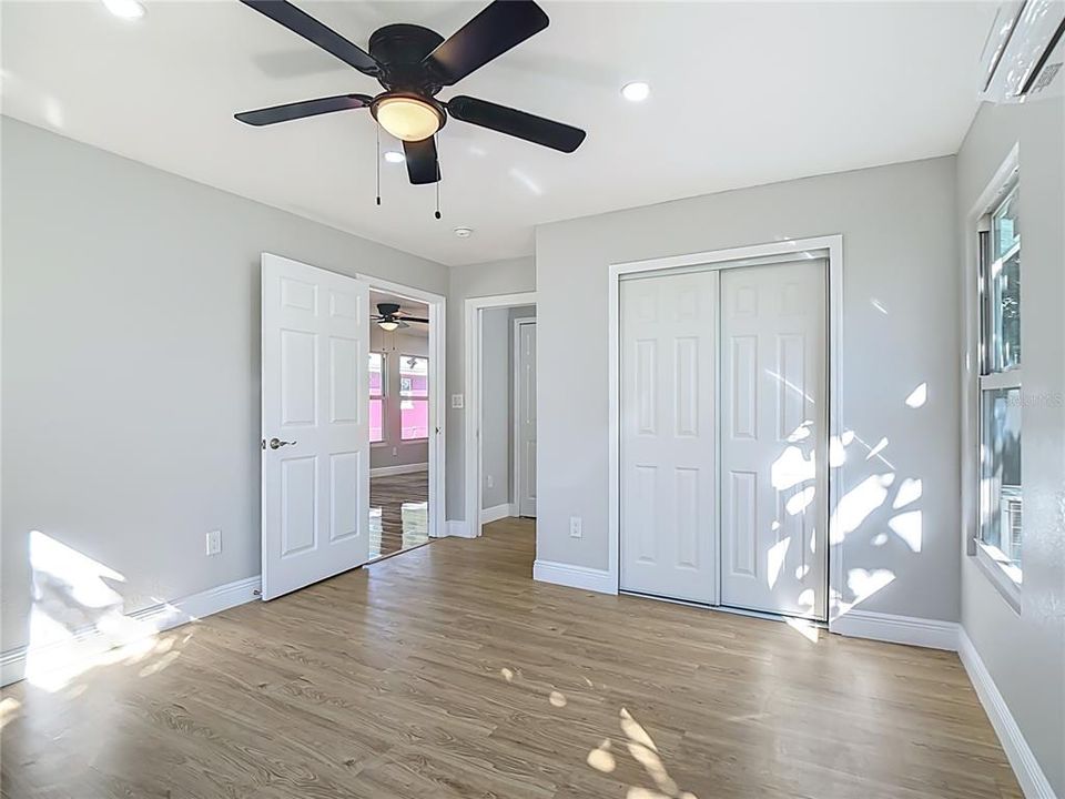 Activo con contrato: $215,000 (3 camas, 2 baños, 1190 Pies cuadrados)