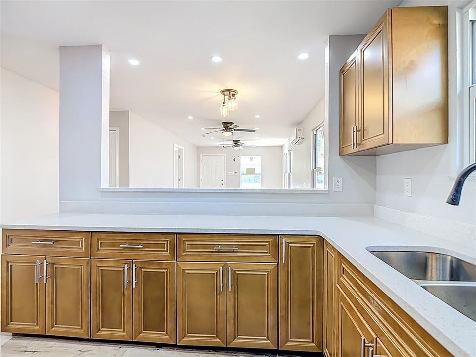 Activo con contrato: $215,000 (3 camas, 2 baños, 1190 Pies cuadrados)