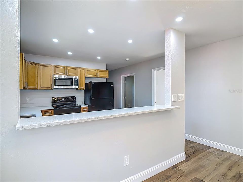 Activo con contrato: $215,000 (3 camas, 2 baños, 1190 Pies cuadrados)