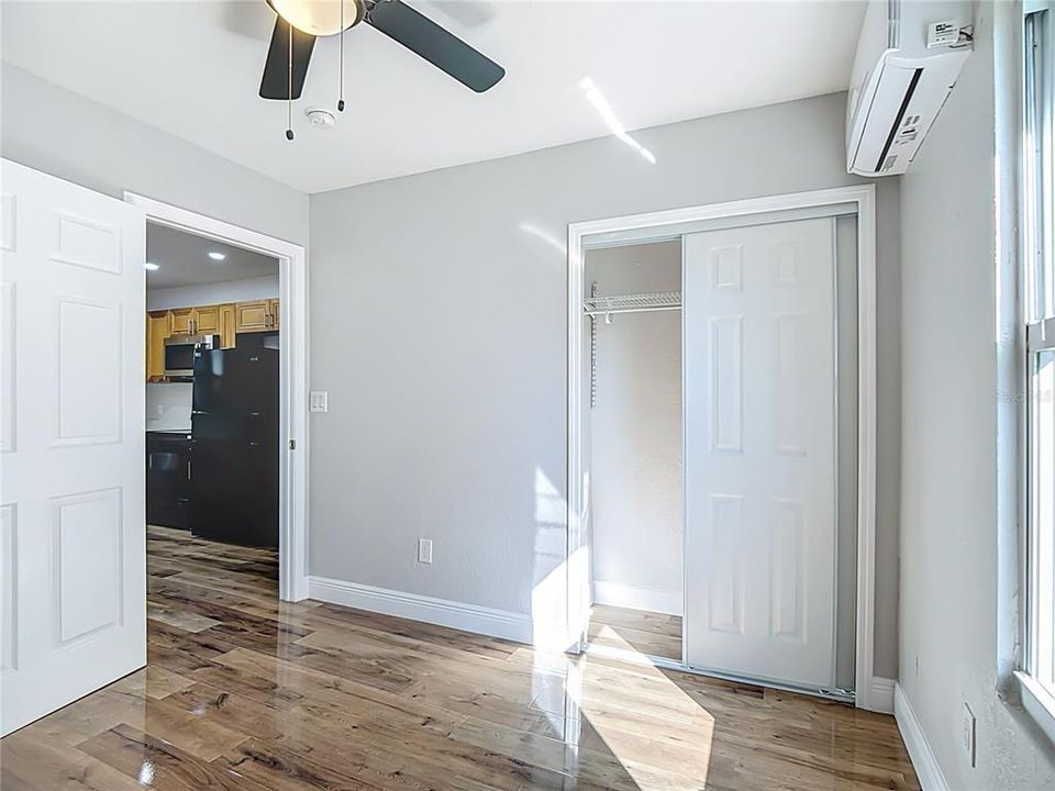 Activo con contrato: $215,000 (3 camas, 2 baños, 1190 Pies cuadrados)