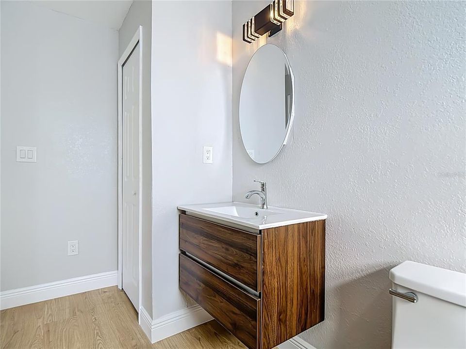 Activo con contrato: $215,000 (3 camas, 2 baños, 1190 Pies cuadrados)