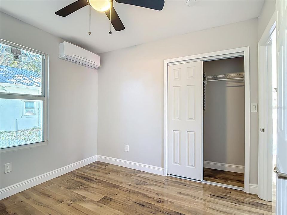 Activo con contrato: $215,000 (3 camas, 2 baños, 1190 Pies cuadrados)