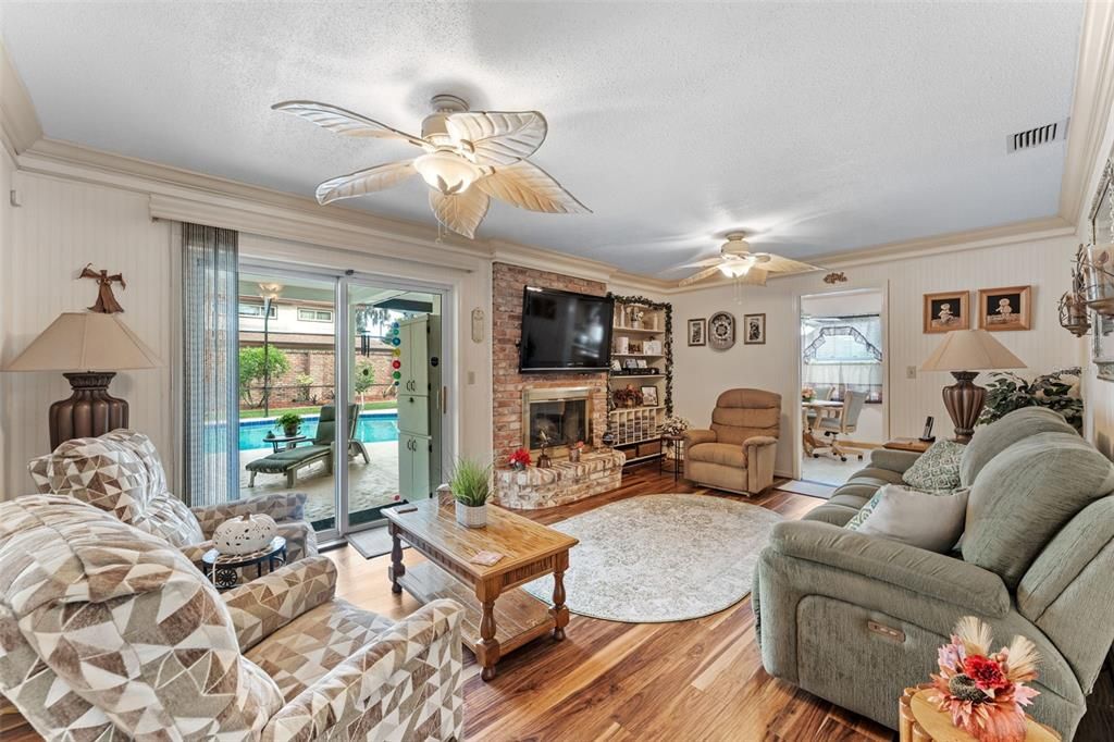 待售: $565,000 (4 贝兹, 2 浴室, 1972 平方英尺)