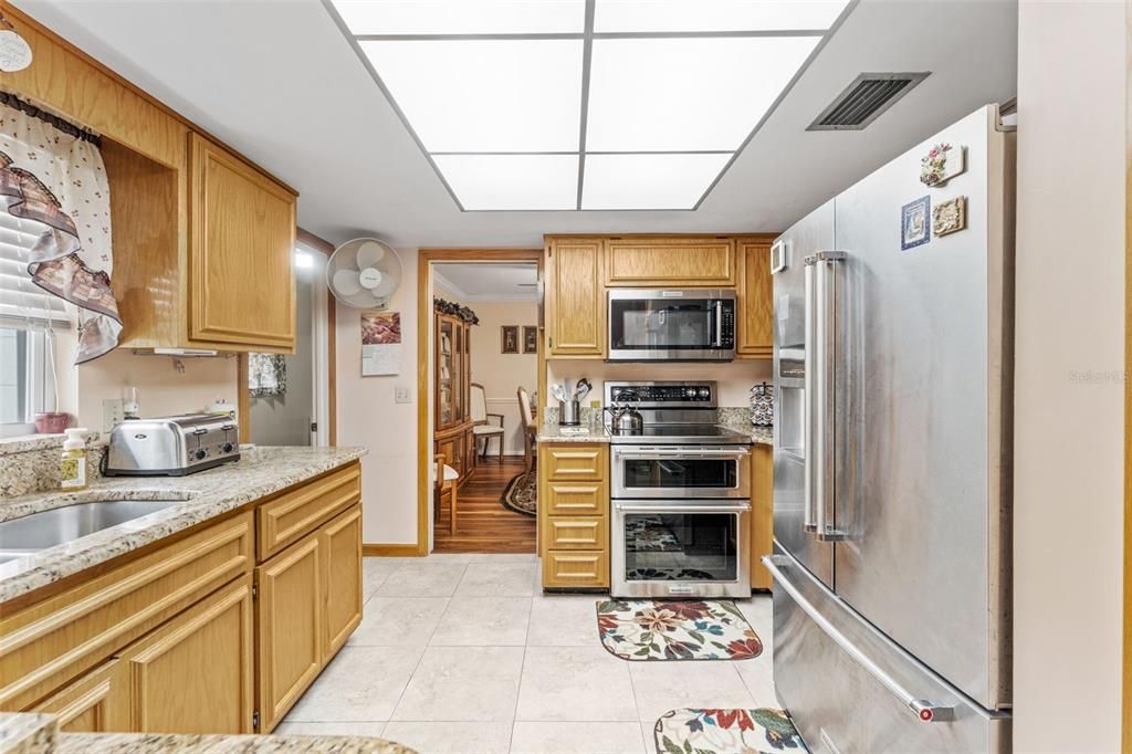 待售: $565,000 (4 贝兹, 2 浴室, 1972 平方英尺)