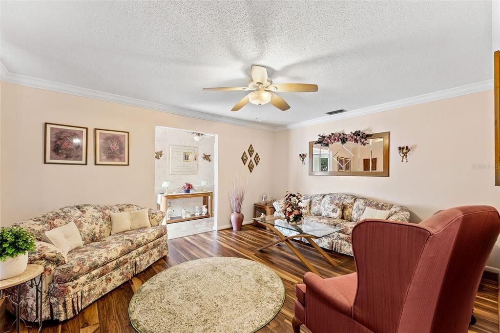 待售: $565,000 (4 贝兹, 2 浴室, 1972 平方英尺)