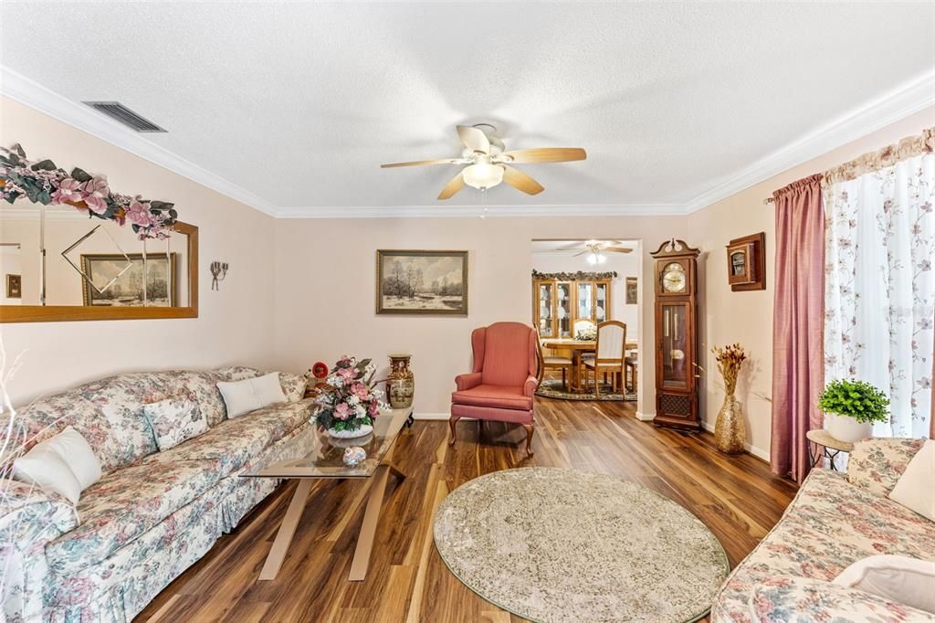 待售: $565,000 (4 贝兹, 2 浴室, 1972 平方英尺)