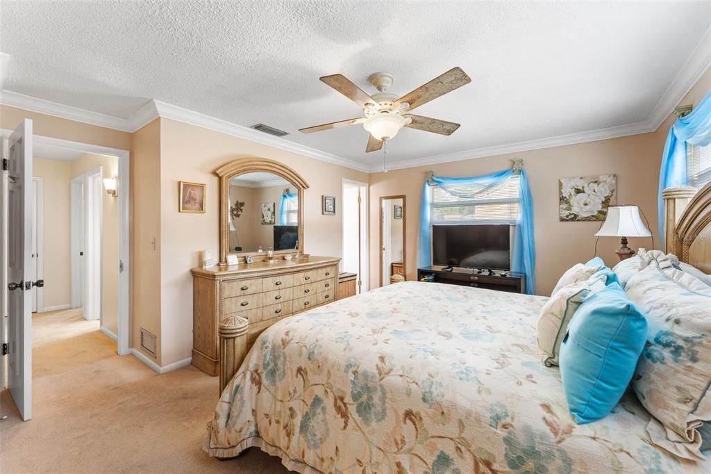 待售: $565,000 (4 贝兹, 2 浴室, 1972 平方英尺)