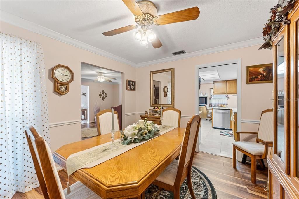 待售: $565,000 (4 贝兹, 2 浴室, 1972 平方英尺)