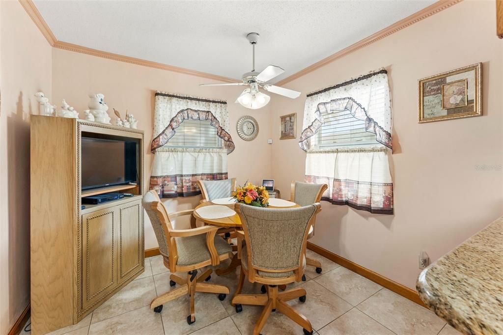 待售: $565,000 (4 贝兹, 2 浴室, 1972 平方英尺)